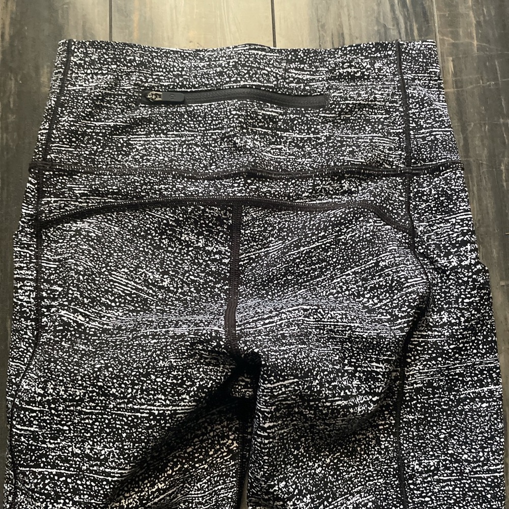 Lulu lemon leggings size 4 but fit way smaller